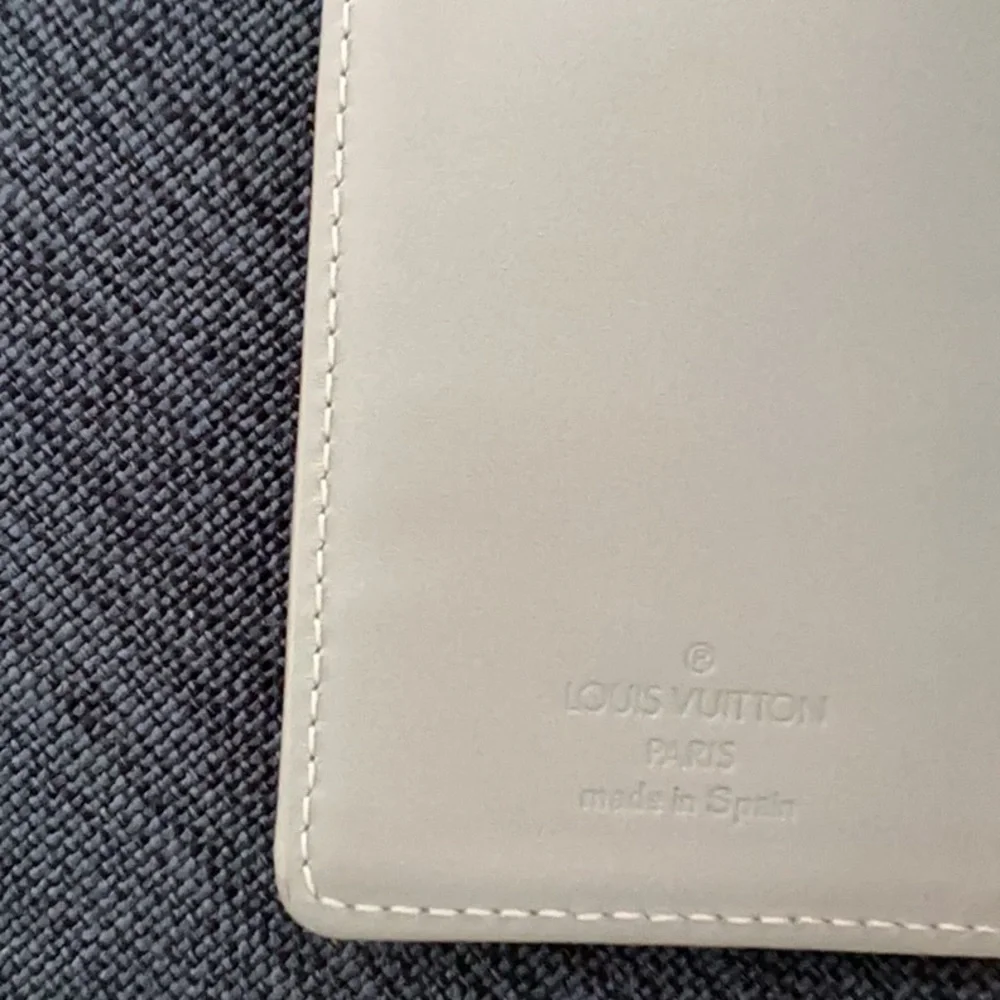 Louis Vuitton Green PM Agenda - Picture 3 of 4